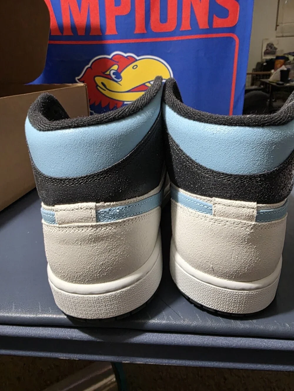 Jordan 1 MID Men's Light Blue, White & Black Size 10.5m, New.